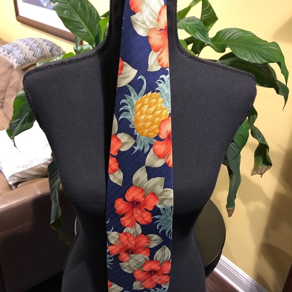 Tropical’s by Tango tie with pineapples & hibiscus - Picture 3 of 6